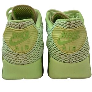 Nike Green Sneakers Retro-Inspired Mesh Design Mens/jr Size 5